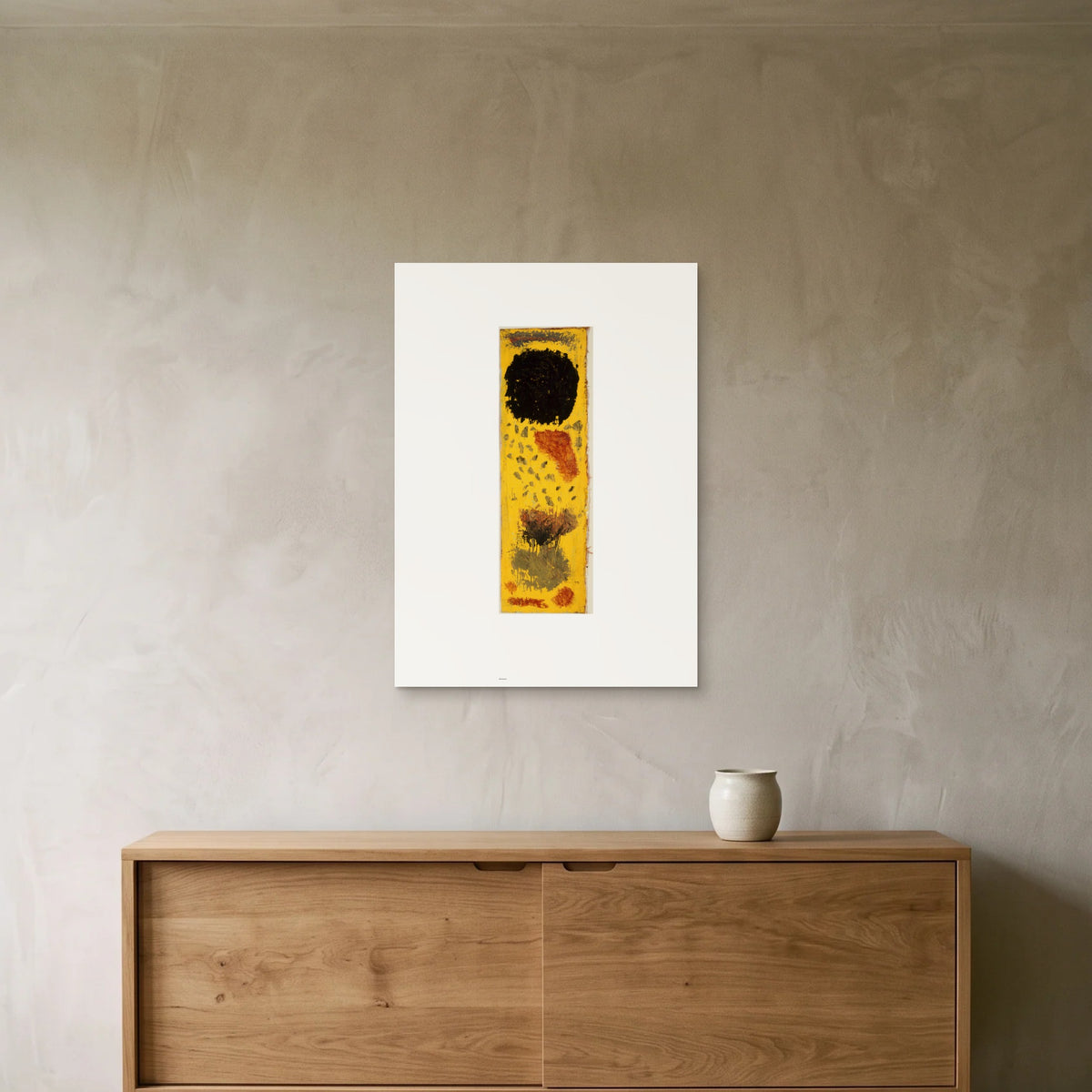 Klee, Schwarz, noch am Ort — the 50 × 70 cm print hung above an oak sideboard